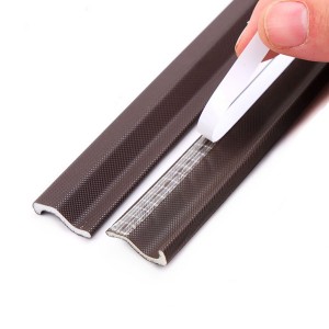 Rubber seal strip for door and window