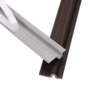 Rubber seal strip for doow and window