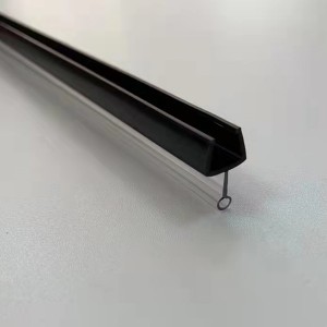 Rubber seal strip for door and window