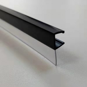 Rubber seal strip for door and window