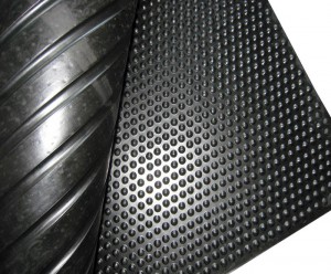 DM4007–Studded mould cow mat